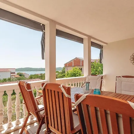 Apartment 2 Bedroom Stunning In Pirovac
