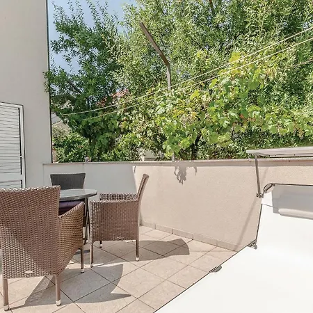 2 Bedroom Stunning In Pirovac