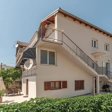 Apartment 2 Bedroom Stunning In Pirovac