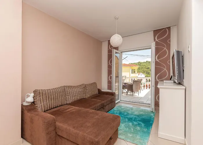 Apartment Two-bedroom In Pirovac