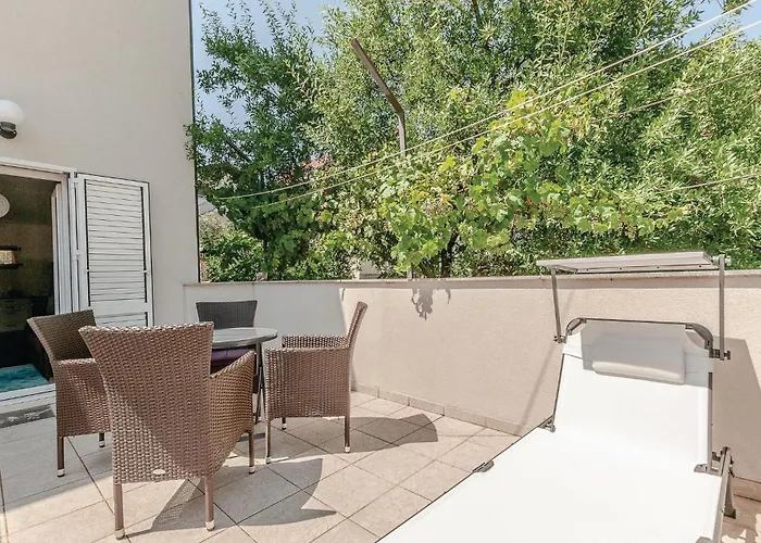 Two-bedroom In Pirovac